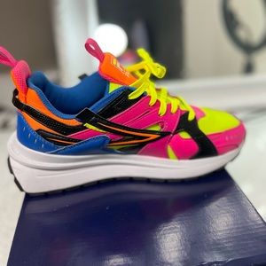 Women Fila size 8